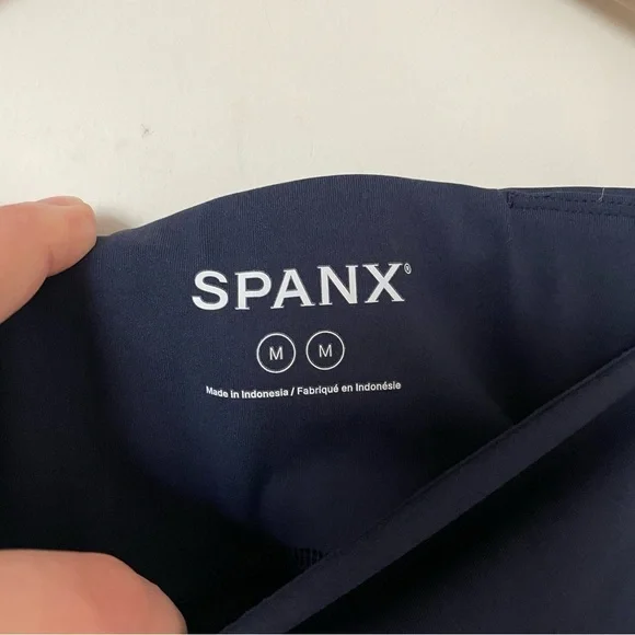 SPANXshape™ Booty Boost® 7/8 Leggings Navy Blue Size Medium - Picture 11 of 13